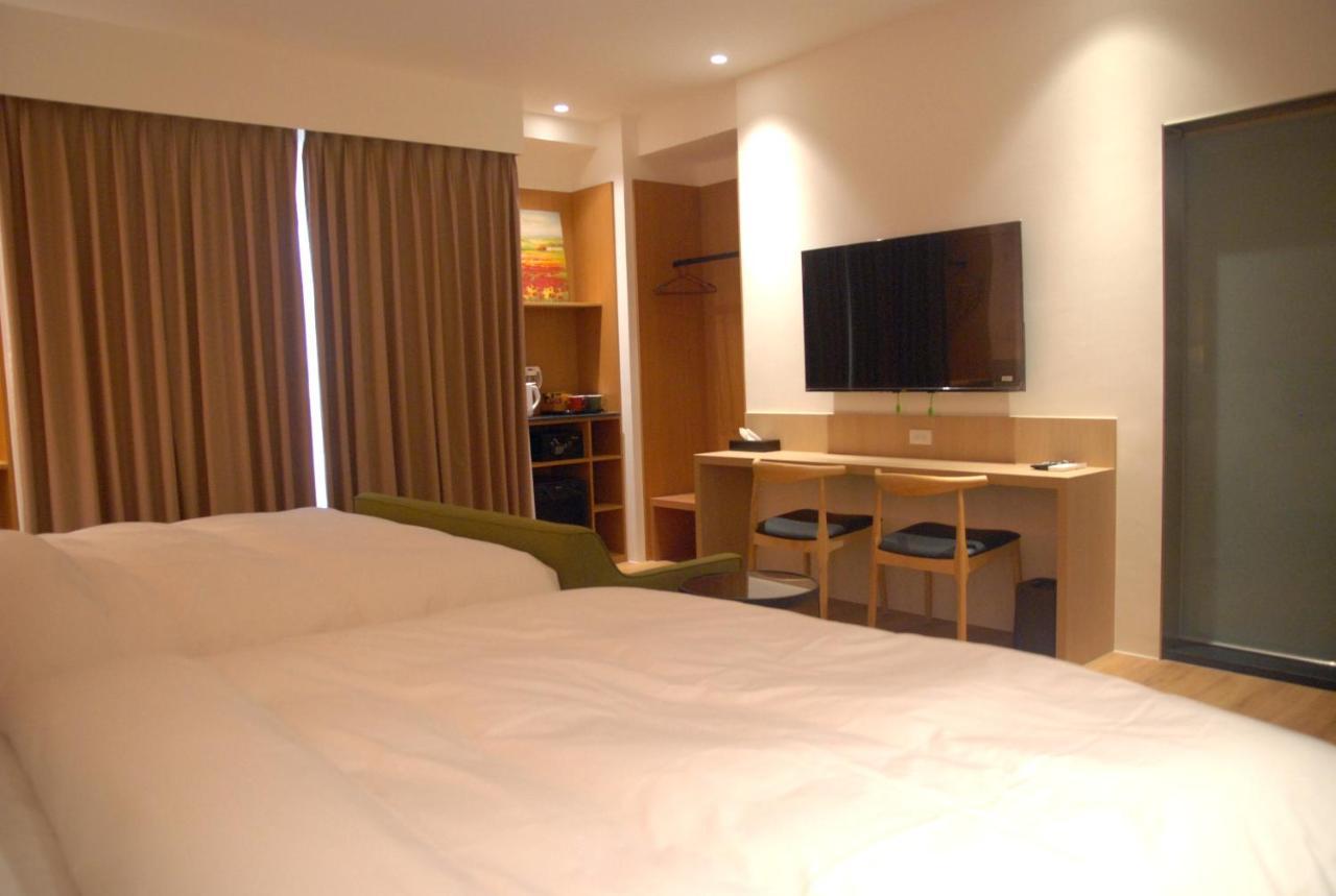 Hotel 鹹菜巷8號 Tainan Esterno foto